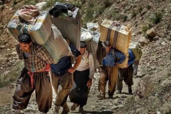 کولبری قاچاق نیست،معیشت مردم است /دولت قانون تجارت مرزی را اجرا کند