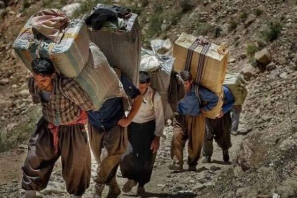 کولبری قاچاق نیست،معیشت مردم است /دولت قانون تجارت مرزی را اجرا کند