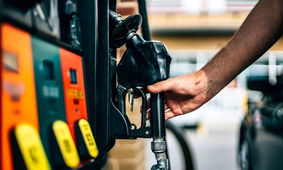 قیمت سرسام آور بنزین در افغانستان / مردم ایران تحمل این مبلغ را ندارند
