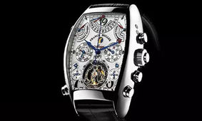 عکس ساعت مچی لاکچری با بند چرم تمساح از یک برند معروف