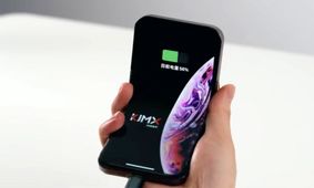 شخصی با ترکیب قطعات زد فلیپ و موتورولا ریزر یک آیفون تاشو ساخت