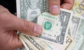 نرخ دلار در میدان فردوسی به 39 تومان رسید / اینجا همه فروشنده اند !