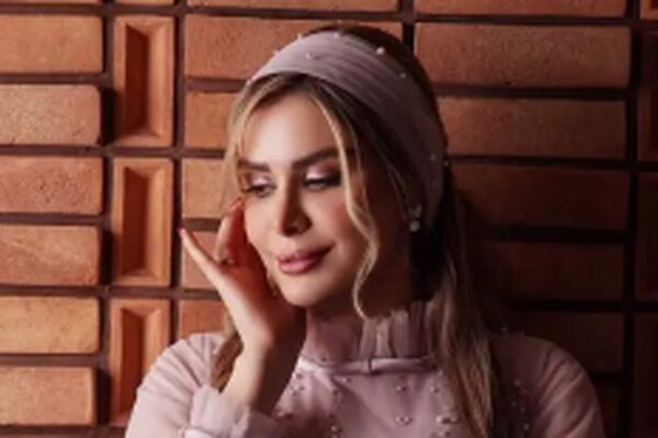 لباس مجلسیِ خیره‌کننده مجری معروف صداوسیما! فیلم