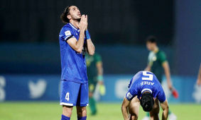 مدافع بلند قامت آبی‌ها بین در و دیوار گیر کرده است!