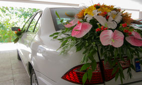 عکس تلخ از غمگین ترین ماشین عروس در تهران ! / اوج فقر عروس و داماد دلتان را کباب می کند !