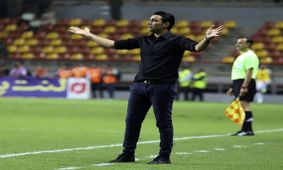 عکس منشوری جواد نکونام در کنار خانم‌های بی‌حجاب ! / خوش گذرانی عجیب سرمربی استقلال؟!+عکس