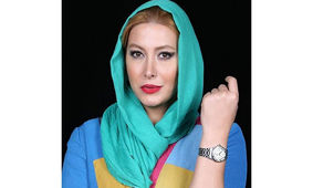 جنجال عکس لباس ناجور فریبا نادری در خیابان /  رنگ جیغ در ایستگاه اتوبوس !