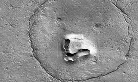 ناسا تصویری عجیب از مریخ منتشر کرد؛ چهره یک خرس روی سطح سیاره سرخ