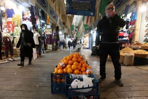 تهران زیر سایه بازار سیاه دستفروشی؛ یک متر پیاده‌رو، ۲ میلیارد تومان!