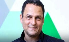 جذاب‌ترین عکس‌ها از زندگی خصوصی حسین یاری؛ عروس، پسر و همسر جوان آقای بازیگر!