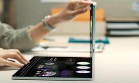 اولین لپ‌تاپ سامسونگ با نمایشگر OLED تاشو احتمالاً سال آینده میلادی معرفی می‌شود
