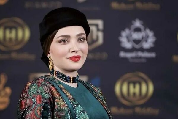 جدیدترین قاب صمیمانه بهنوش طباطبایی و کاظم سیاحی؛ بازیگر محبوب سریال لیسانسه‌ها!