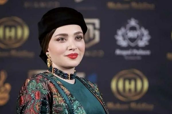 جدیدترین قاب صمیمانه بهنوش طباطبایی و کاظم سیاحی؛ بازیگر محبوب سریال لیسانسه‌ها!