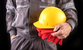 بحران معیشت/ دستمزد کارگران ایرانی نصف شد!