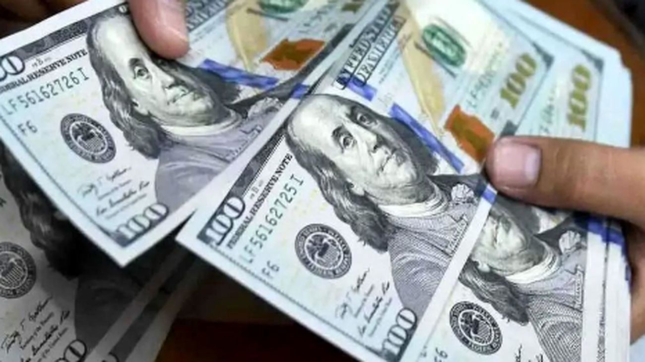 چگونه با کارت ملی دلار بخریم؟ + راهنمای ثبتنام