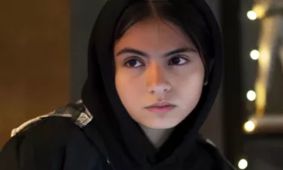 خنده های دلنشین خانم بازیگر معروف سریال زخم کاری / چشماش چراغونیه !