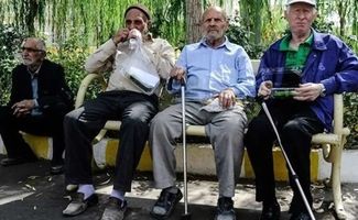 مستمری‌ها کفاف زندگی را نمی‌دهند / اعتراض بازنشستگان در جلسه تامین اجتماعی