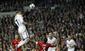 ضربه سری که در تاریخ ماندگار شد/ ۱۲ سال از لحظه جادویی رونالدو مقابل یونایتد گذشت +فیلم