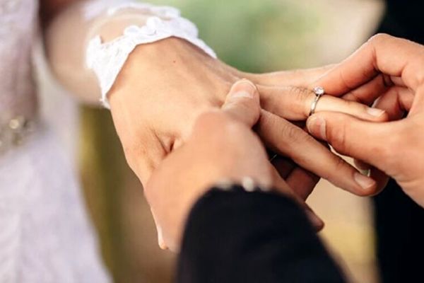 ازدواج کنید و پولدار شوید! پیشنهاد شگفت‌انگیز برای پسران ایرانی!