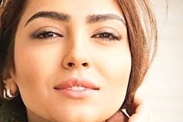 خلوت خاص مونا کرمی با فرزندش کنار ساحل +فیلم