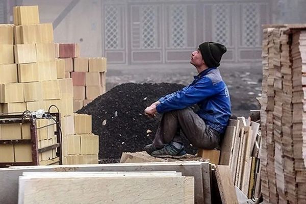 کارگران روزمزد زیر تیغ تورم؛ زندگی روی لبه پرتگاه