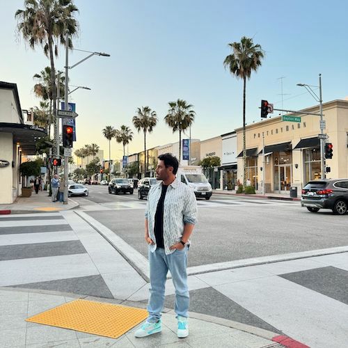 استایل مدرن محمدرضا گلزار در آمریکا سوژه شد