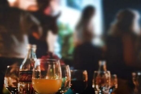 افشای رابطه سری ع. ش بازیگر معروف ایرانی با زن یک مرد نامزددار!