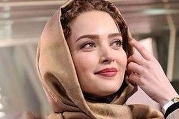 استوری جنجالی بهنوش طباطبایی با تم یلدا؛ رنگ انار قرمز رو از دست ندید!