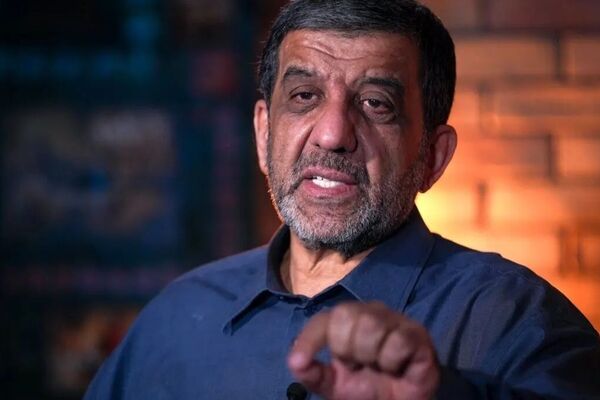 ضرغامی: رسانه‌ی آقااجازه و محافظه‌کار هرچه هست، رسانه نیست!