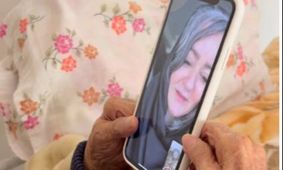 ویدیو احوالپرسی جالب نعیمه نظام‌دوست با مادر عمو پورنگ؛ با یک اشتباه بانمک!