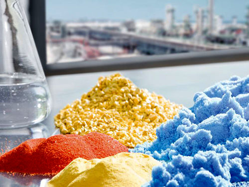 محصولات پتروشیمی به طور کلی به سه دسته، محصولات بنیادی،محصولات واسطه و محصولات نهایی تبدیل می‌شوند.