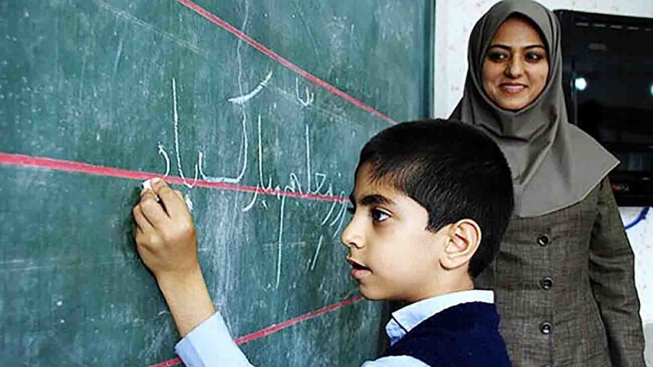اخراج خانم معلم قائمشهری بخاطر این فیلم ! / واقعا کار بدی کرد ؟!