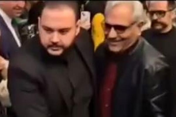 لحظه شگفت‌انگیز ویدئویی از ورود بازیگران مشهور به جشن حافظ با استایل‌های حیرت‌انگیز! + فیلم