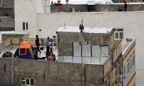 بازار داغ اجاره پشت بام خانه ها با قیمت شبی ۱۵۰ هزار تومان در تهران! / شوک نشوید
