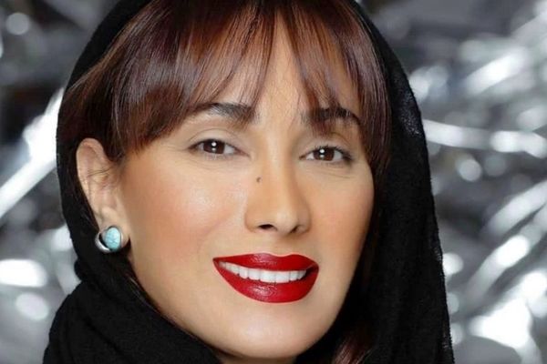 دکوراسیون شگفت‌انگیز خانه سحر زکریا؛ مبلمان چرم، شومینه سلطنتی و آینه‌ای که تاریخ را روایت می‌کند!