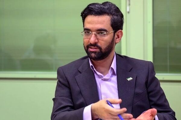آذری جهرمی درباره سه نرخی شدن بنزین: این تصمیم ناکارآمد است