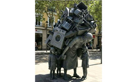 مجسمه «تلاش» در بارسلونا؛ نمادی از بار سنگین مسئولیت‌های زنان