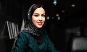 جشن شبانه لیلا اوتادی با لباس مشکی در رستورانی لوکس!