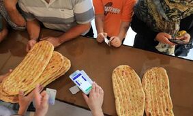 نان دیگر قیمت ندارد/ ترفند نانوایان برای گرفتن پول اضافه از مشتری
