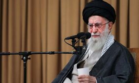 رهبر انقلاب: مردم باید بتوانند ۱۰ قلم کالای اساسی را با قیمت ثابت تهیه کنند