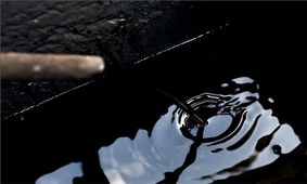 قیمت نفت با اوج گیری دلار، سقوط کرد