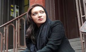 پاسخ دندان شکن نیکی کریمی به سوال : چرا شوهر نمی کنی ؟! / خانم بازیگر عصبانی شد !