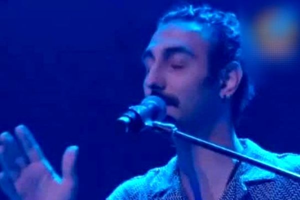 خوانندگی عجیب فرهاد مدیری در کانادا؛ شوکه‌ می‌شوید!