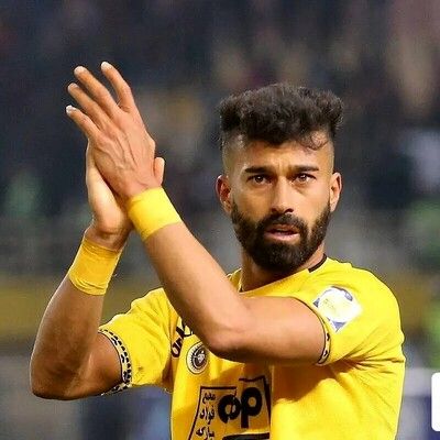 (عکس) رونمایی رامین رضائیان، بازیکن سابق سپاهان، از ماشین عروسکی و مدرنش در دبی، به مناسبت جشن تولدش