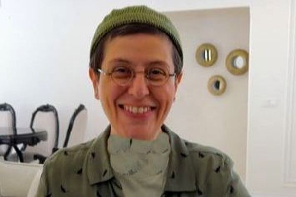 چیدمانی حیرت‌انگیز در آپارتمان سوسن پرور؛ جزیره‌ای مرمرین و شمع‌های اروپایی که چشمتان را خیره می‌کند!