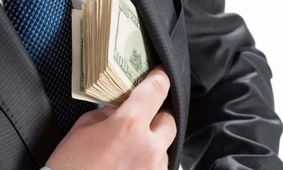   اختلاس ۱۰۸ میلیارد تومانی کارمند سازمان بنادر / مدیرعامل سازمان از مردم عذرخواهی می کنیم + فیلم