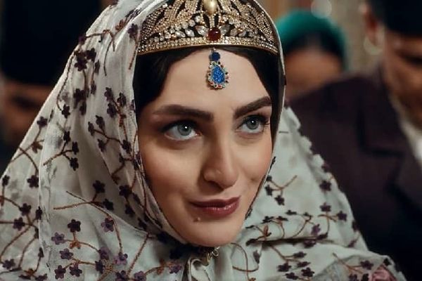 استایل متفاوت و جنجالی بازیگر شهرزاد در مراسم ختم! +فیلم