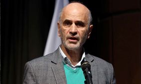 فرشاد مومنی:  پاس گل به خارجی‌ها برای مداخله در اقتصاد و سیاست ایران ندهید!