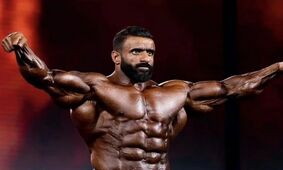 هادی چوپان و مجسمه اش ، همین الان یهویی !! / چقدر این عکس خاص است