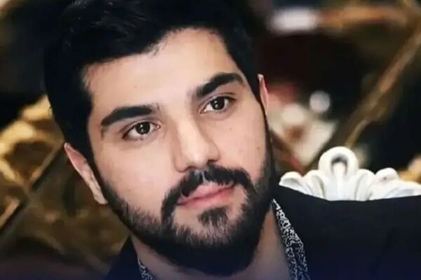 عکس حیرت‌انگیز مادر واقعی سینا مهراد که از آزیتا حاجیان هم جوان‌تر است!